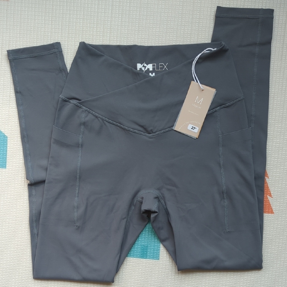 POPFLEX Crisscross Hourglass Leggings with Pockets Size M NWT